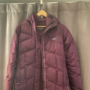 Patagonia Woman’s Hooded Down Jacket (LRG)